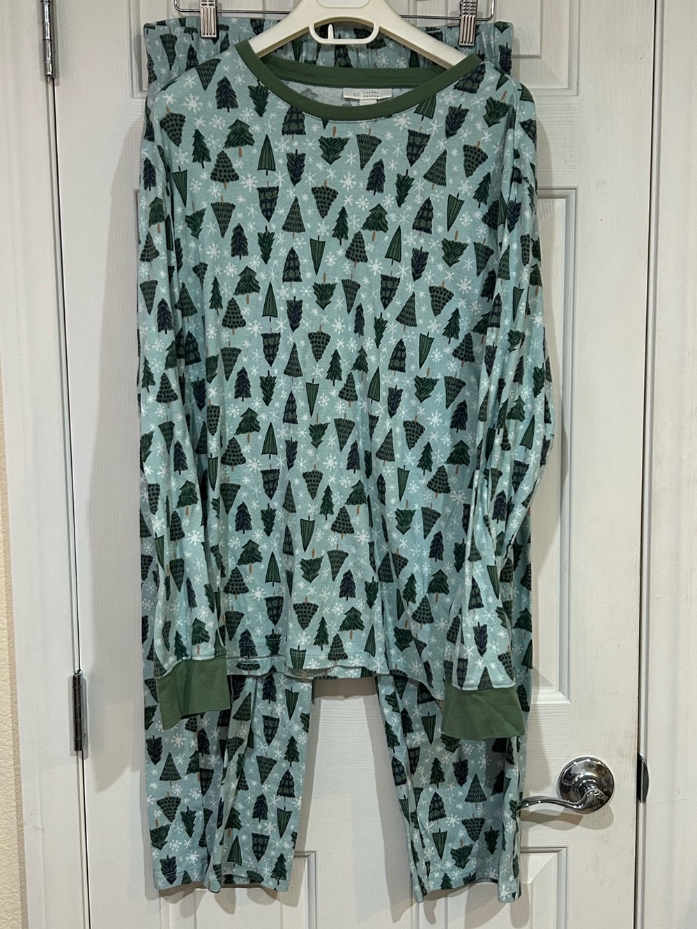 LC Lauren Conrad Christmas Tree Snowflake Pajama Set Medium